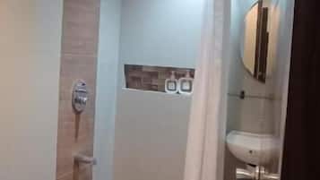 Habitación clásica con 1 cama doble o 2 individuales | Baño