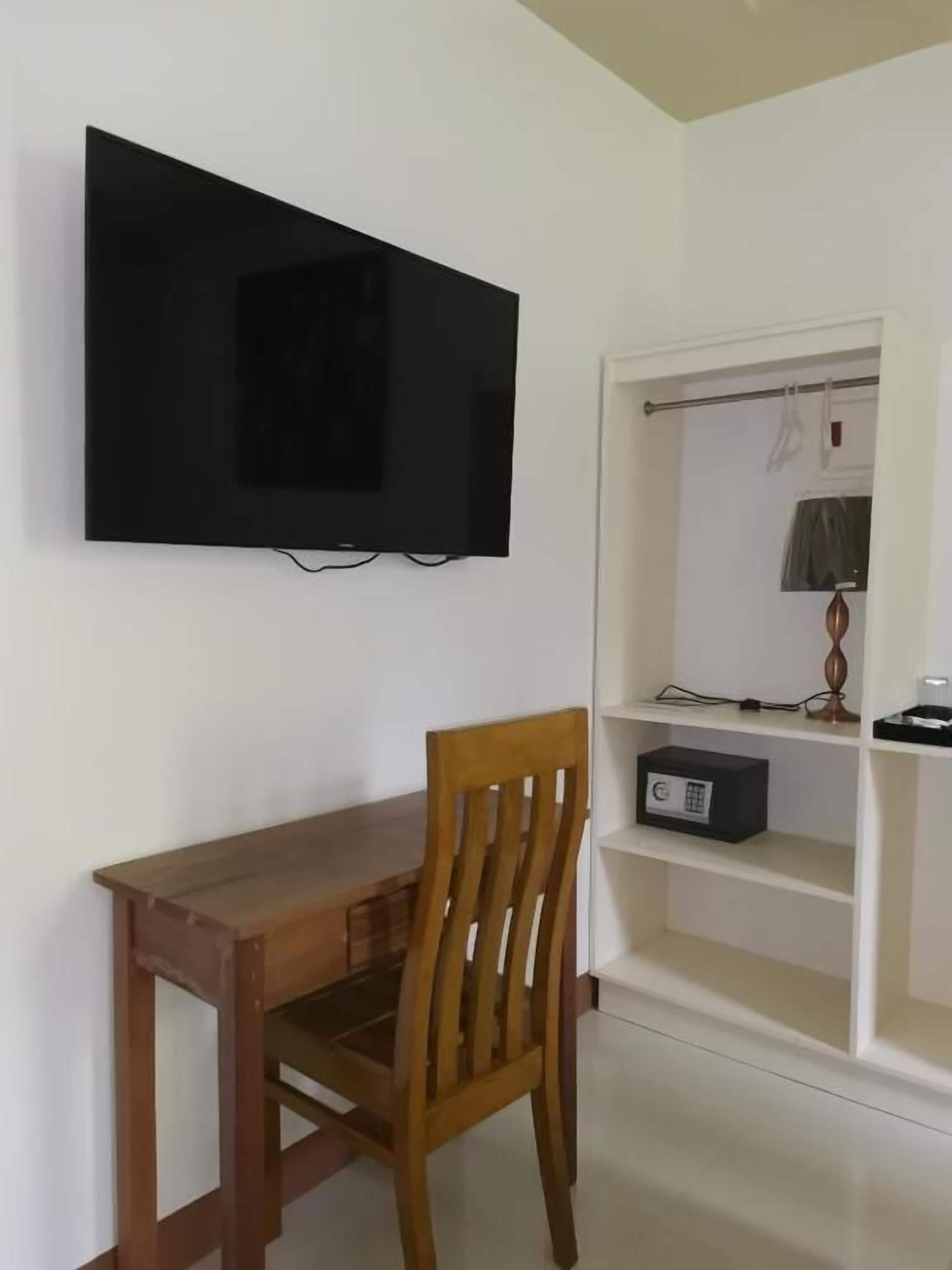 Deluxe Double Room, 1 Queen Bed, Non Smoking | Interior
