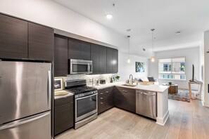 Private kitchen - Hollywood Dream 1BR • Pool • Gym • Parking (West Hollywood)