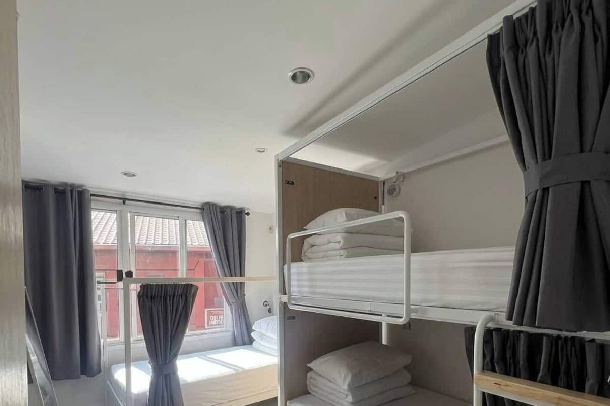 공용 도미토리, 발코니, 시내 전망 (3 Beds Mixed) | 이탈리아 프레떼 시트, 고급 침구, 오리/거위털 이불, 메모리폼 침대