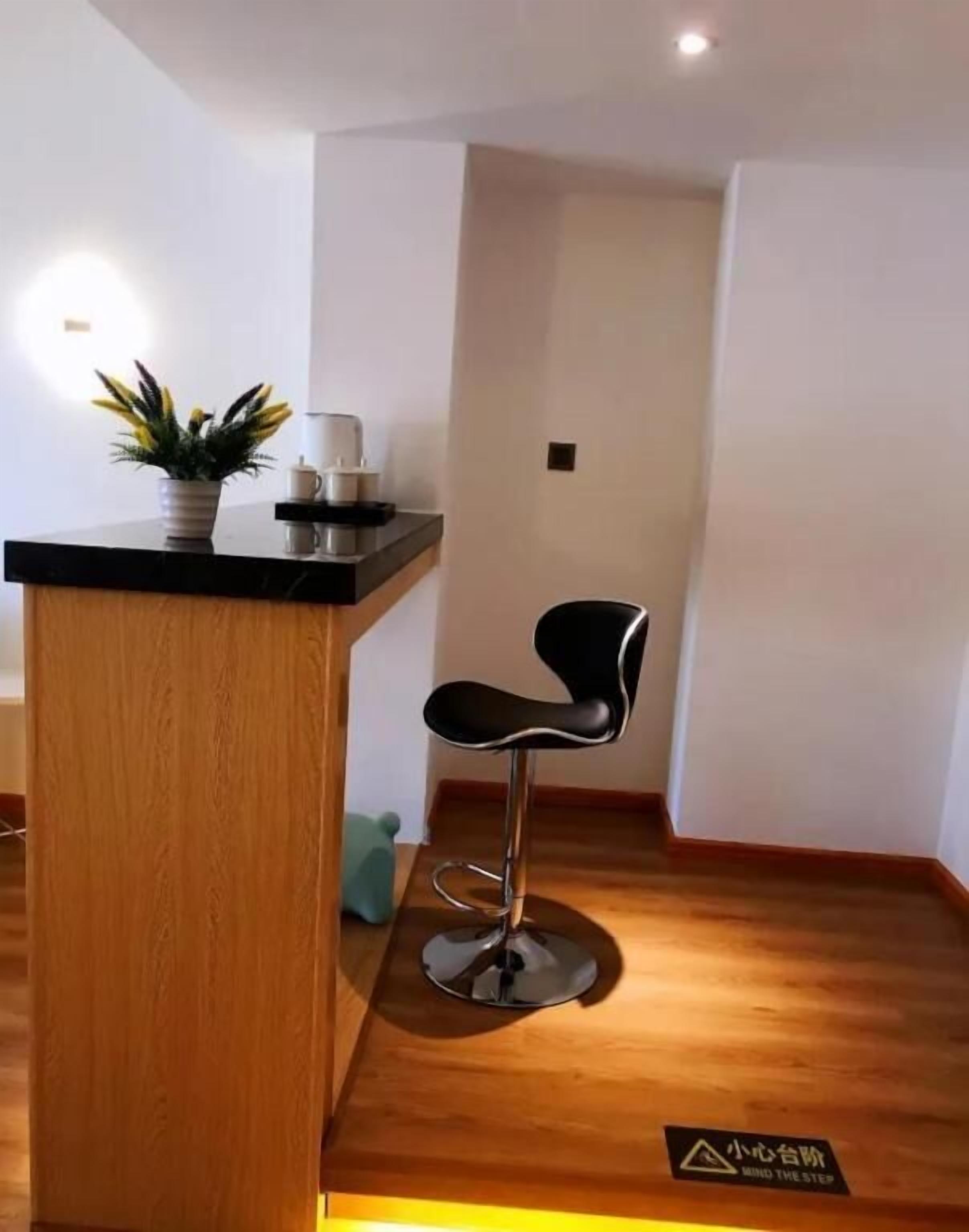 Luxury Suite, Balcony, City View | Interior