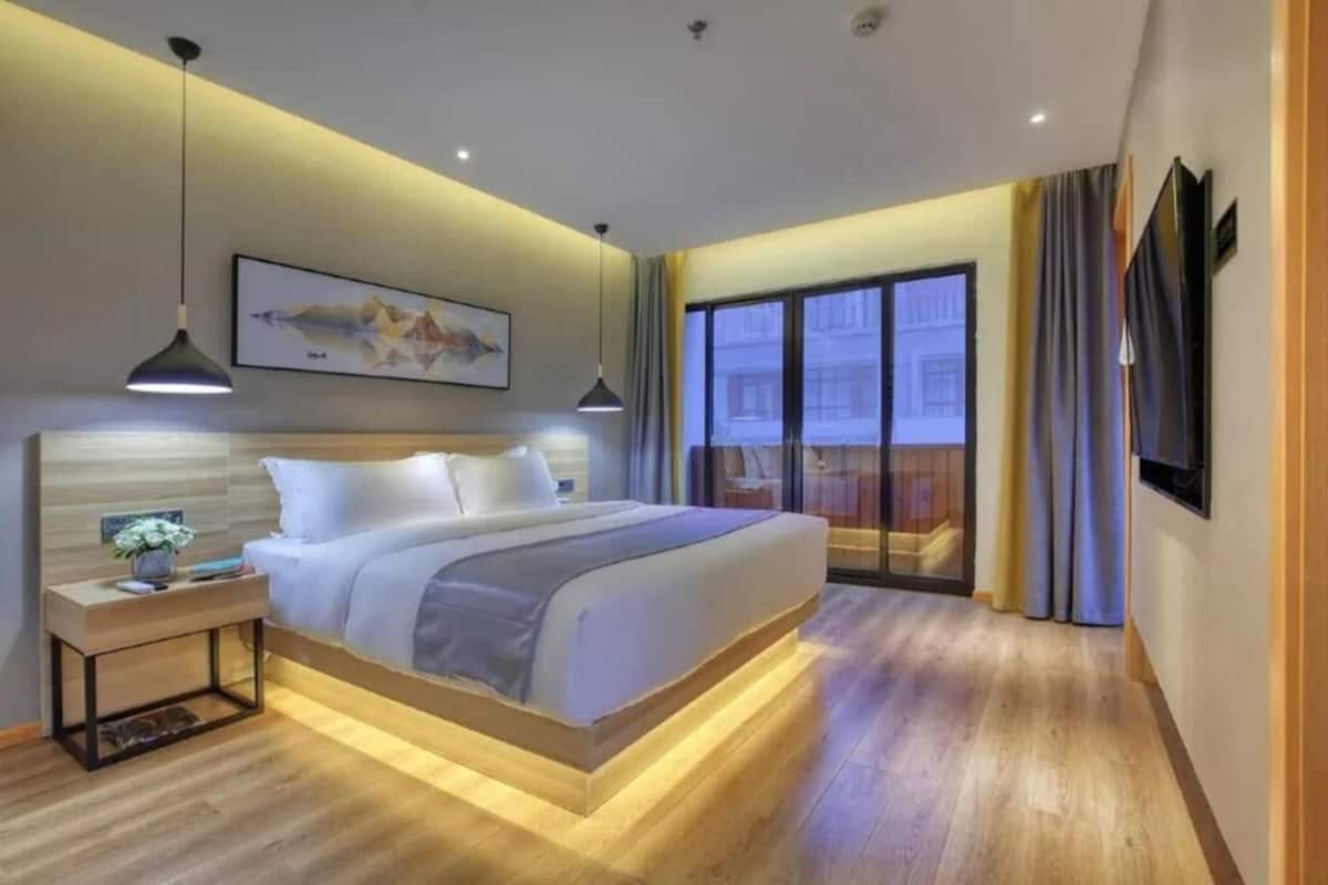 ห้องลักซ์ชัวรี่สวีท, ระเบียง, วิวเมือง | ผ้าม่านกันแสง, ห้องเก็บเสียง, Wi-Fi ฟรี