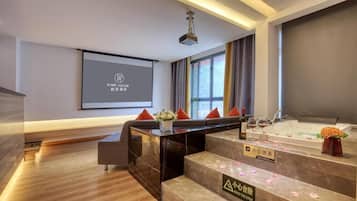 Superior Suite, Mountain View | Interior