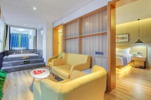 Suite Mewah, balkon, pemandangan kota | Interior