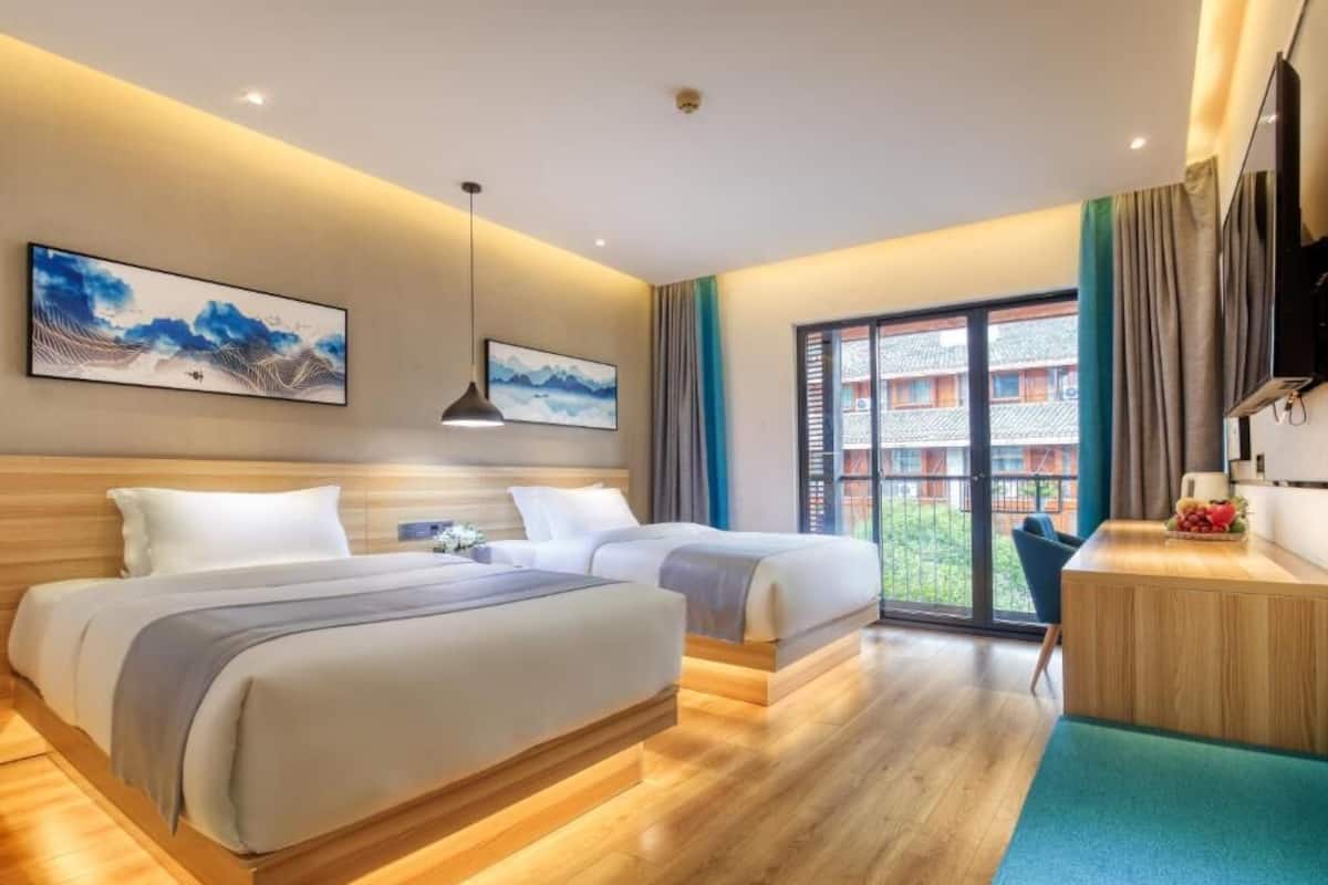 ห้องดับเบิลหรือทวิน, ระเบียง, วิวเมือง | ผ้าม่านกันแสง, ห้องเก็บเสียง, Wi-Fi ฟรี