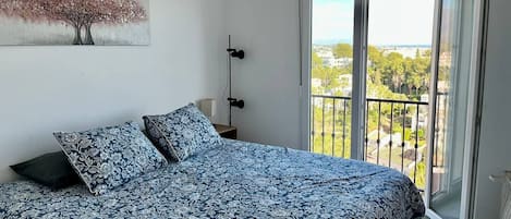 2 bedrooms, iron/ironing board, travel cot, WiFi