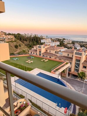 Property grounds - Casa Colon: Spacious 2BR flat- Sea Views & Terrace (Mijas)