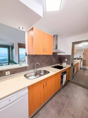 Fridge, microwave, oven, dishwasher - Casa Colon: Spacious 2BR flat- Sea Views & Terrace (Mijas)