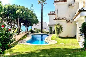 Pool - Entire home 1 min to the beach and across the pool (Mijas)