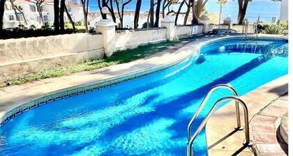 Entire home 1 min to the beach and across the pool