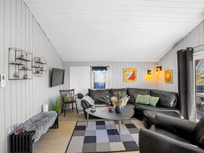 TV - "Kiana" - 800m from the sea by Interhome (Hjørring)