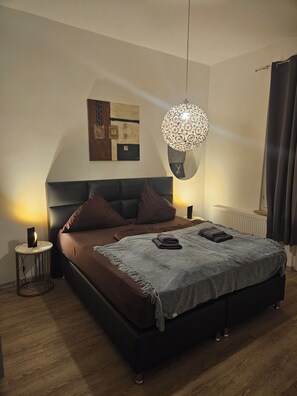 2 bedrooms, WiFi, bed sheets - Villa Augusta at the Kurpark (Bad Salzuflen)