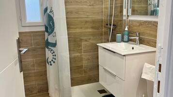 Shower, hair dryer, towels, toilet paper