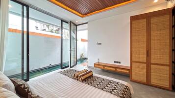 In-room safe, iron/ironing board, free WiFi