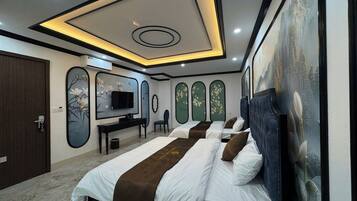 Luxury Quadruple Room | Premium bedding, memory foam beds, minibar, desk