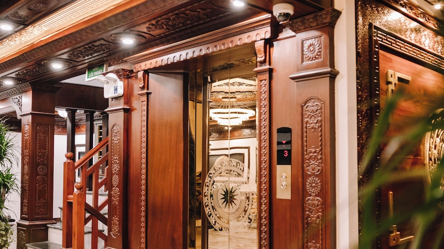 Doris Luxury Hotel