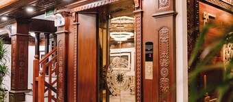 Doris Luxury Hotel