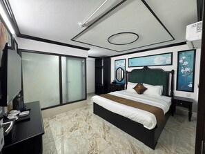Habitaci ón básica doble | Ropa de cama de alta calidad, camas con efecto memoria y minibar 