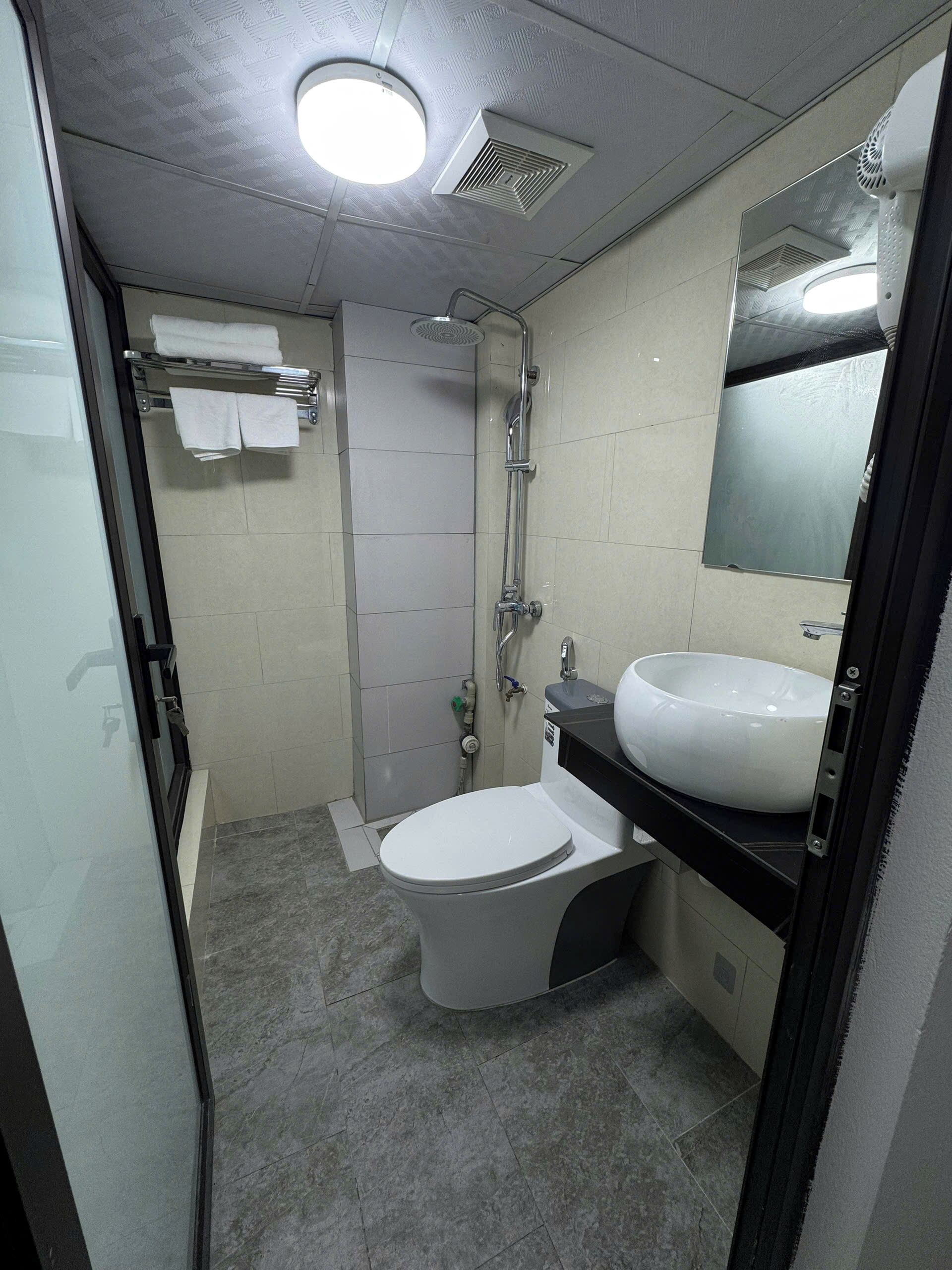 Basic Double Room | Bathroom