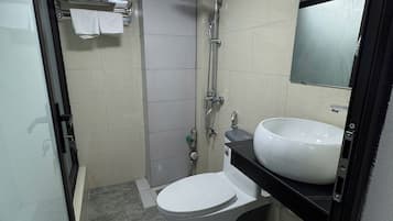 Basic Double Room | Bathroom