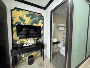 Luxury Double Room | Television