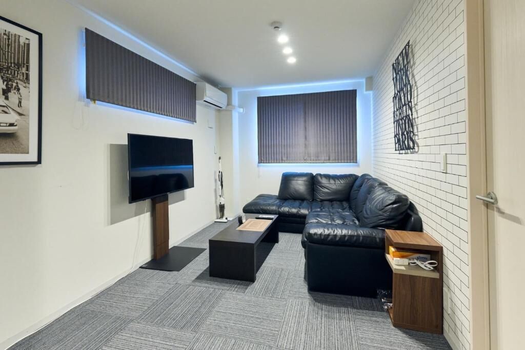 Standard Quadruple Room | Living area