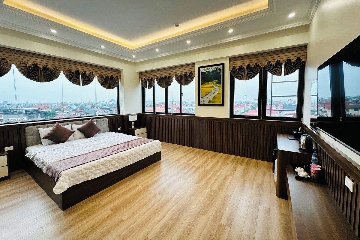 Deluxe Room | Hypo-allergenic bedding, free WiFi