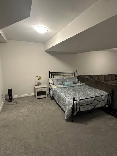 Cozy Private Studio in Ottawa Near Kanata-Quiet & Affordable stay (Up to 4)