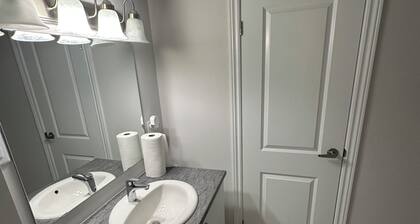 Cozy Private Studio Near Kanata-Quiet & Affordable stay (Up to 4)