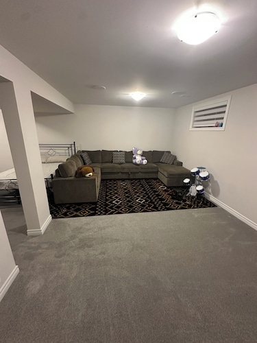 Cozy Private Studio in Ottawa Near Kanata-Quiet & Affordable stay (Up to 4)