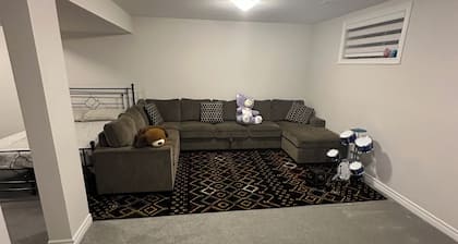 Cozy Private Studio in Ottawa Near Kanata-Quiet & Affordable stay (Up to 4)