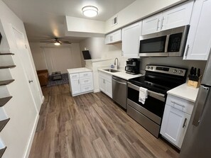 Private kitchen - Cozy 2BR Furnished Unit walk to VA Hospital (Little Rock)