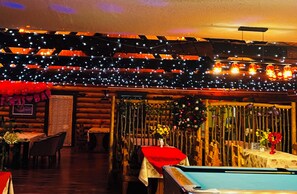 Dining - Fisherman’s cove Cabin #1 (Kelvington 38)