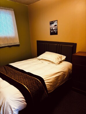 Room - Fisherman’s cove Cabin #1 (Kelvington 38)