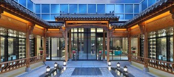 Dingshiju Crystal Hotel (Hongqiao Railway Station National Convention and Exhibition Center)