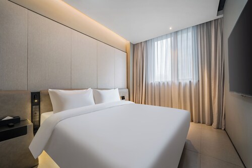Dingshiju Crystal Hotel