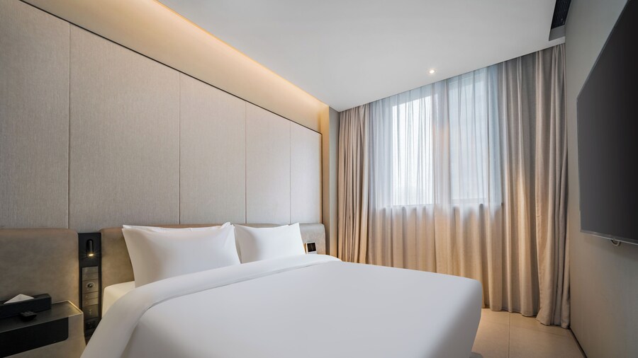 Dingshiju Crystal Hotel