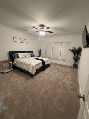 4 bedrooms, iron/ironing board, Internet, bed sheets - Serenity Luxury Palace In Denham - Walker Area (Denham Springs)