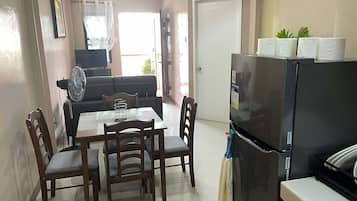 Habitación clásica, vista a la ciudad | Restaurantes