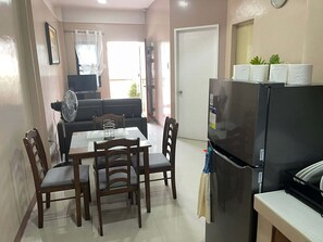Classic Room, City View | Dining - Adolfo Residenza Inn (Ormoc City)