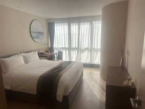 Suite Luxe, vue ville | Chambres insonorisées, Wi-Fi gratuit