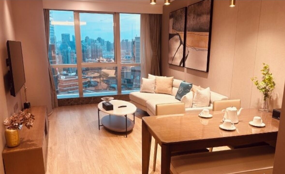 Suite Deluxe, vista a la ciudad | Área de sala de estar