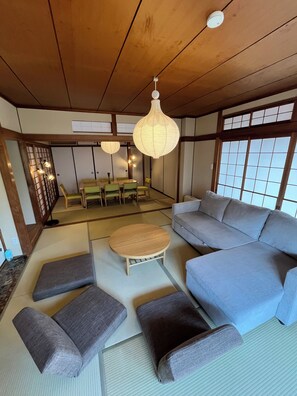 TV - [Itsuki] Private house near Miyajimaguchi, walk to Miyajima port, sleeps 16 (Hatsukaichishi)