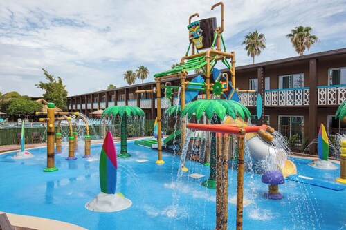 Family-Friendly 2-Bedroom Suites Just Steps from the Ocean & Water Park Access