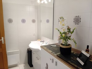 Bathroom - Vrbo Property (CERVIONE)