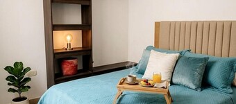 Casa Lumen : 2 Bedrooms, Unbeatable Location