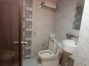 Free toiletries, towels, soap, shampoo - Grand Imperial Hotel (Chittagong)