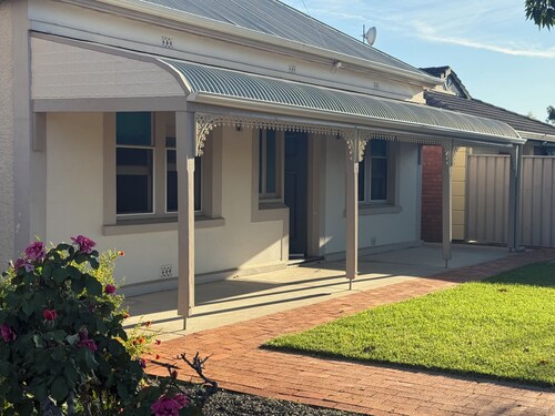 Beautiful and comfortable 2 bedroom house near town centre