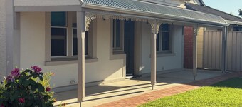 Beautiful and comfortable 2 bedroom house near town centre