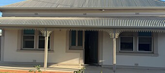 Beautiful and comfortable 2 bedroom house near town centre